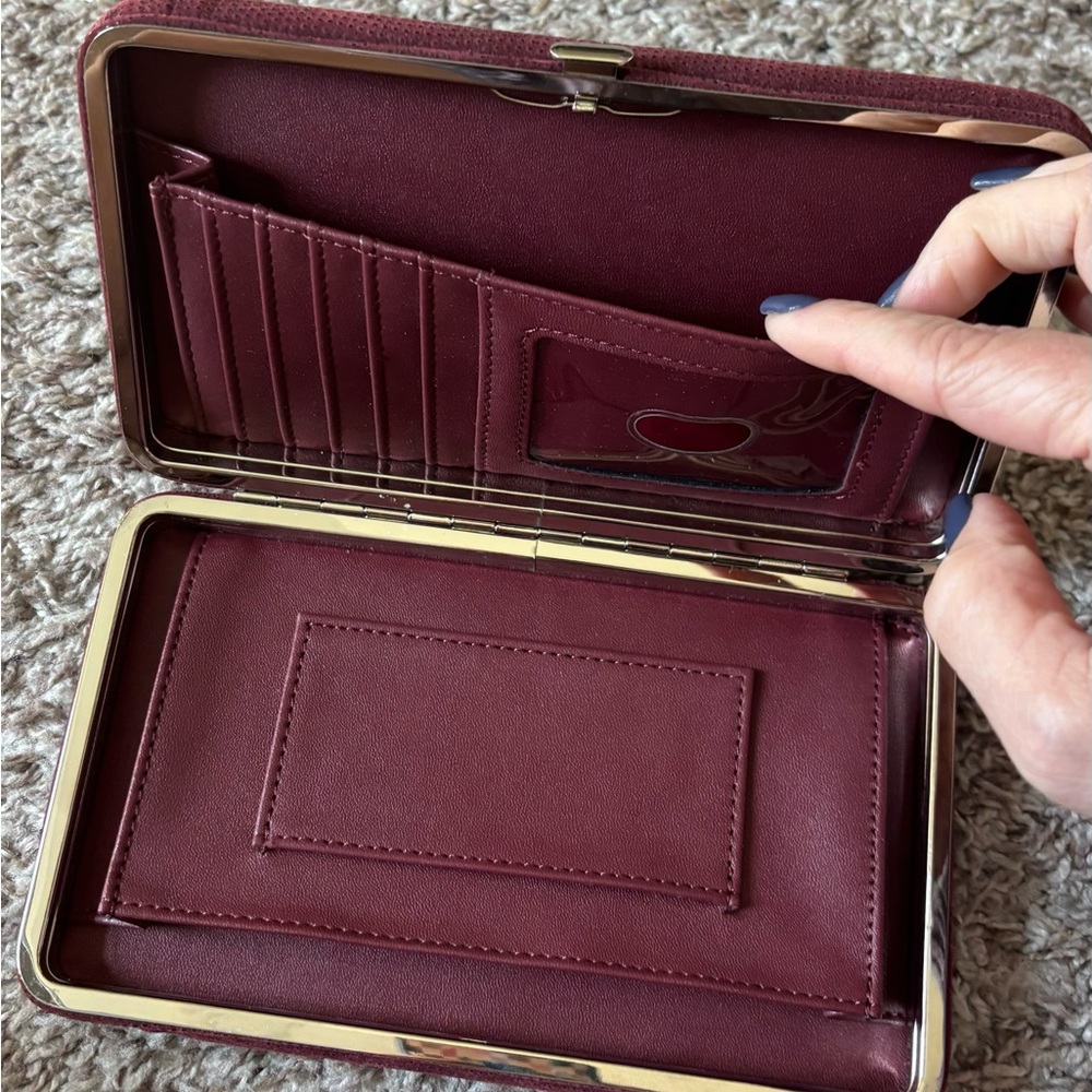 Elegant Burgundy Clutch - Picture 5 of 6